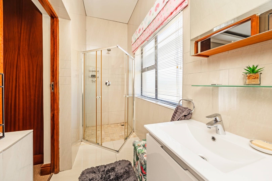 8 Bedroom Property for Sale in Baronetcy Estate Western Cape